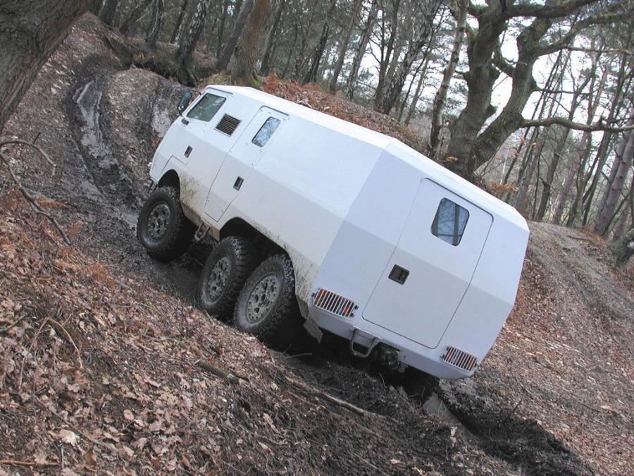 BAE Pinzgauer 6x6 PPV 2000 года  (фото 2 из 3)